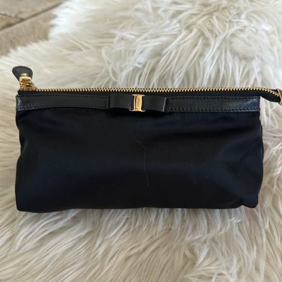 Like new Salvatore Ferragamo bow cosmetic bag - Picture 1 of 6